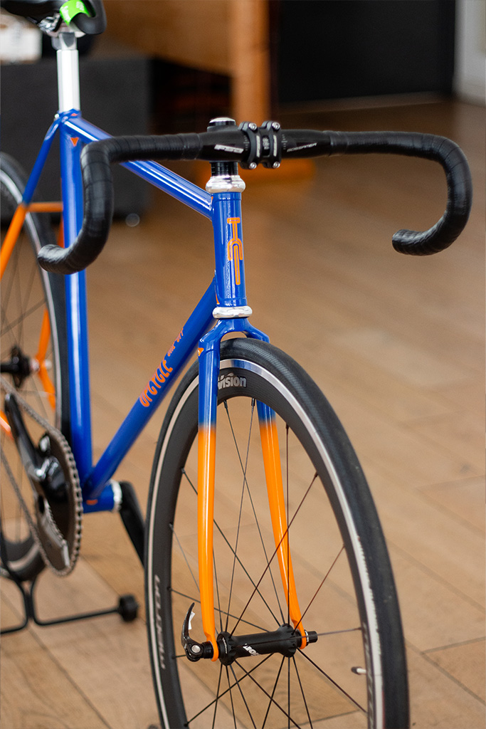 Upcycle one–off 001 - quella blu e arancione